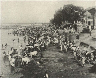 20120501-Ganges Bathing_Fair_on_Ganges.jpg